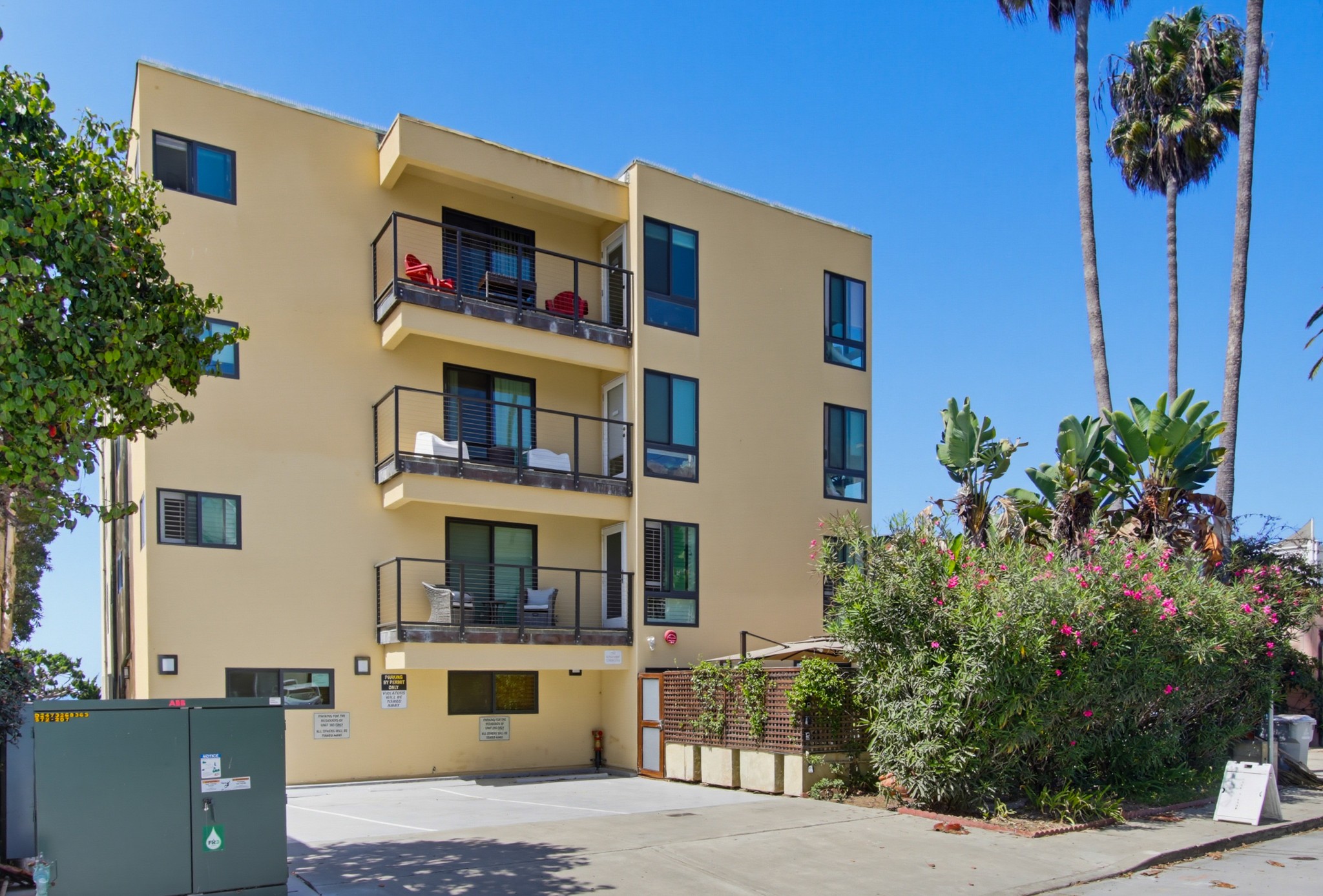 Virtual tour photo 37 of 87 for 457 Coast S Blvd Unit 302