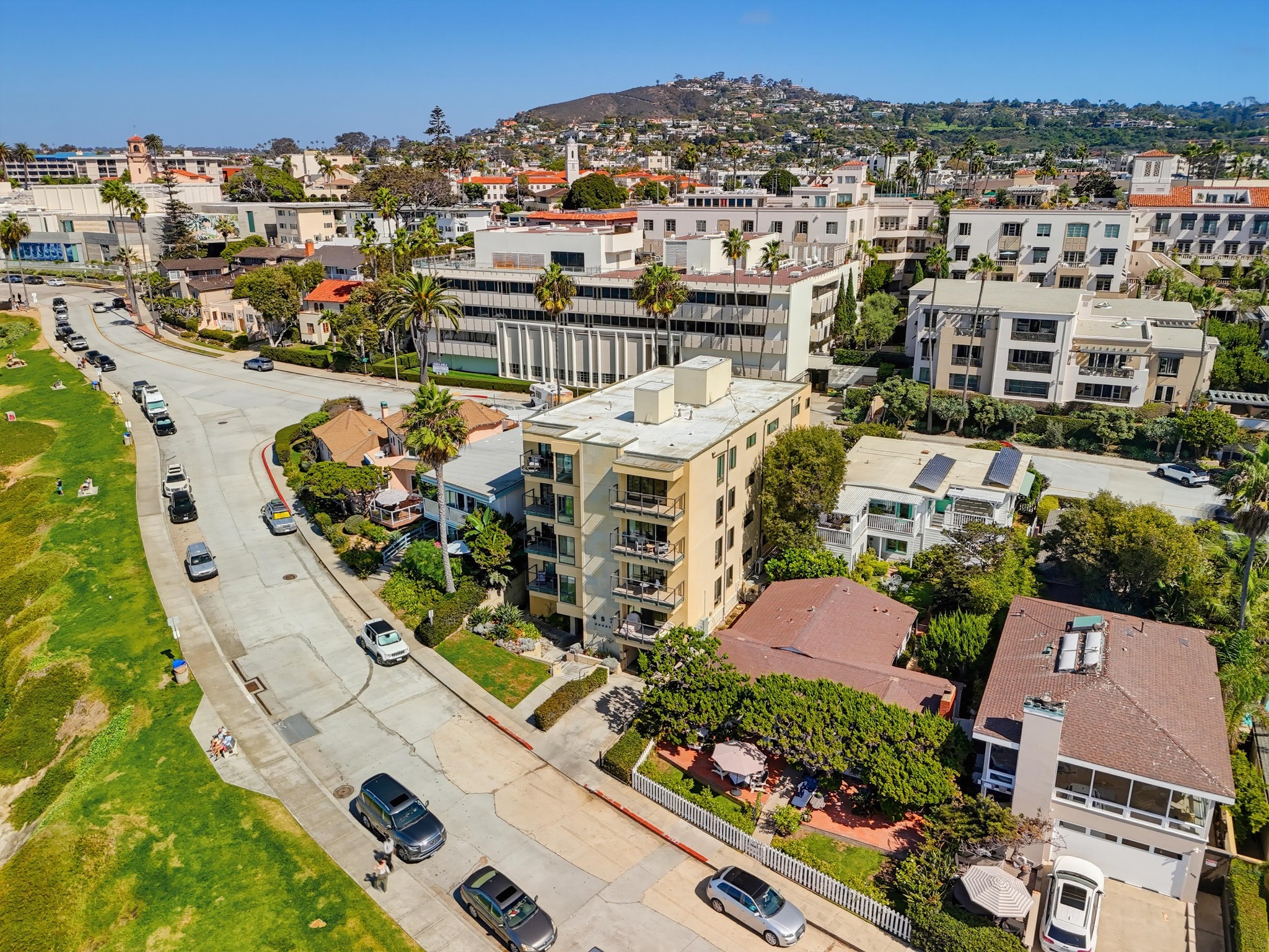 Virtual tour photo 59 of 87 for 457 Coast S Blvd Unit 302
