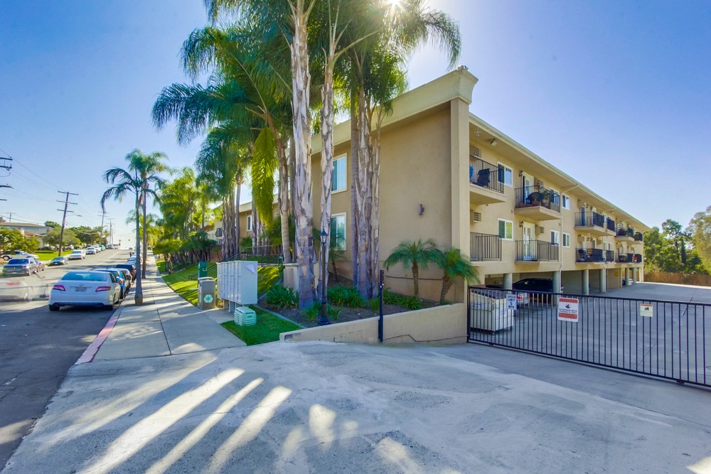 Virtual tour photo 4 of 41 for 4570 54th St UNIT 208