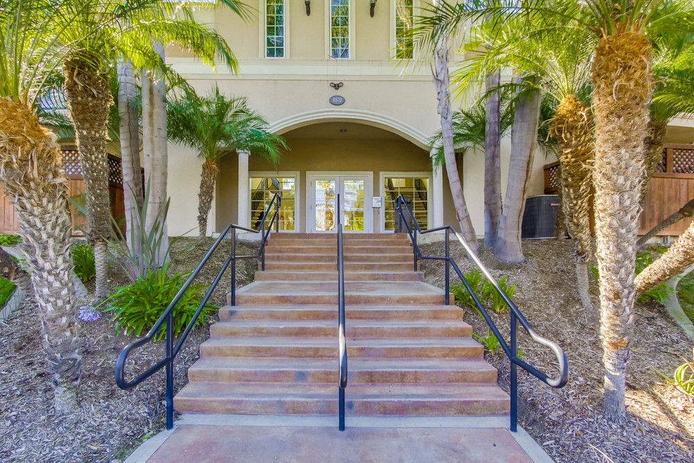 Virtual tour photo 8 of 41 for 4570 54th St UNIT 208
