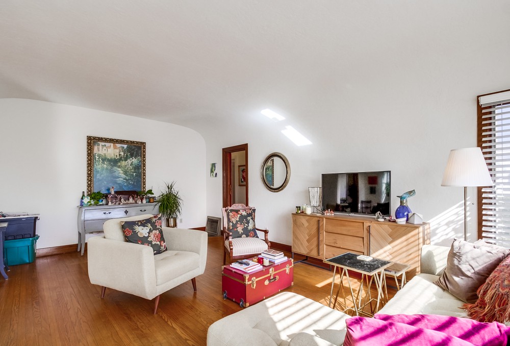 Virtual tour photo 11 of 53 for 4570 Highland Ave