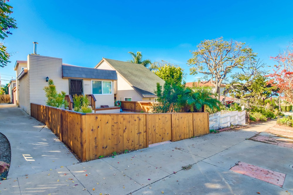 Virtual tour photo 3 of 45 for 4573 Narragansett Ave