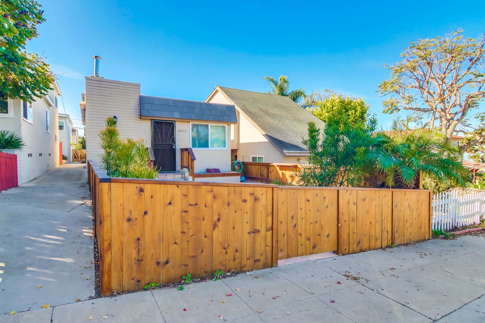 Virtual tour photo 4 of 45 for 4573 Narragansett Ave