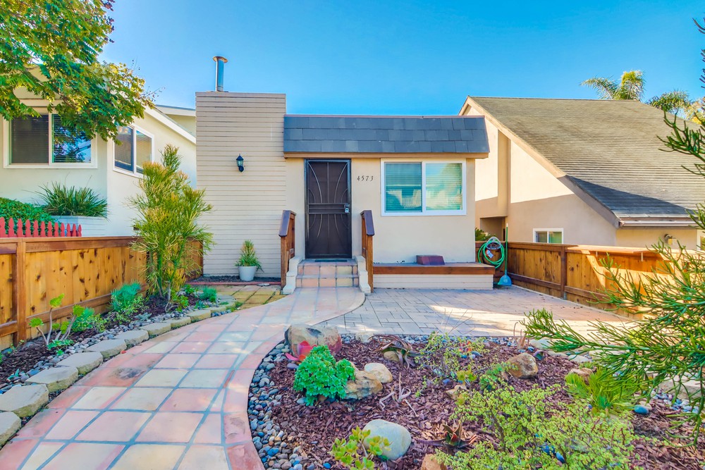 Virtual tour photo 5 of 45 for 4573 Narragansett Ave