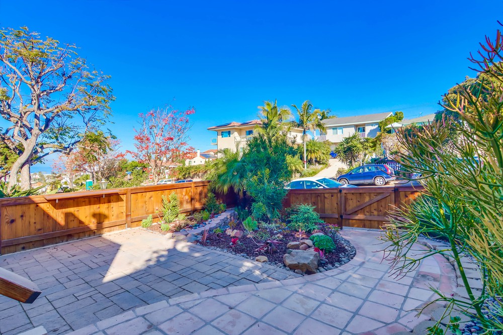 Virtual tour photo 7 of 45 for 4573 Narragansett Ave