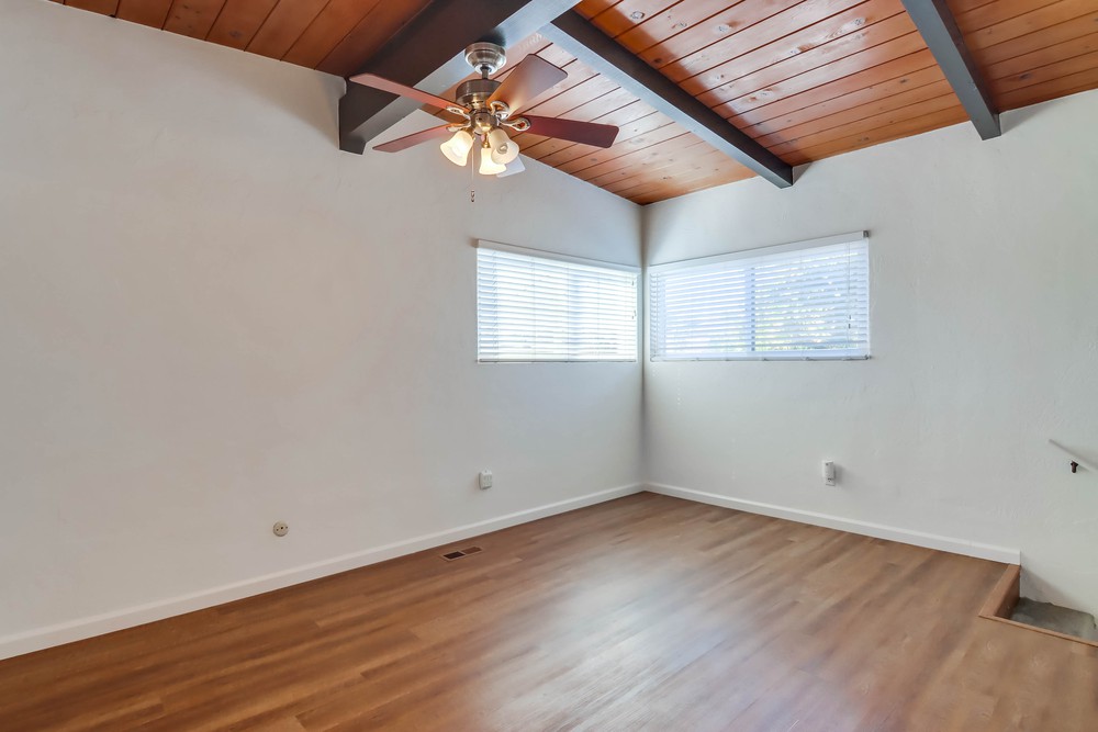 Virtual tour photo 31 of 45 for 4573 Narragansett Ave