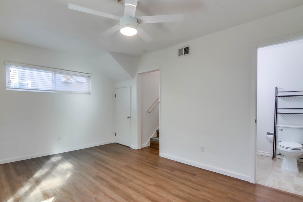 Virtual tour photo 38 of 45 for 4573 Narragansett Ave