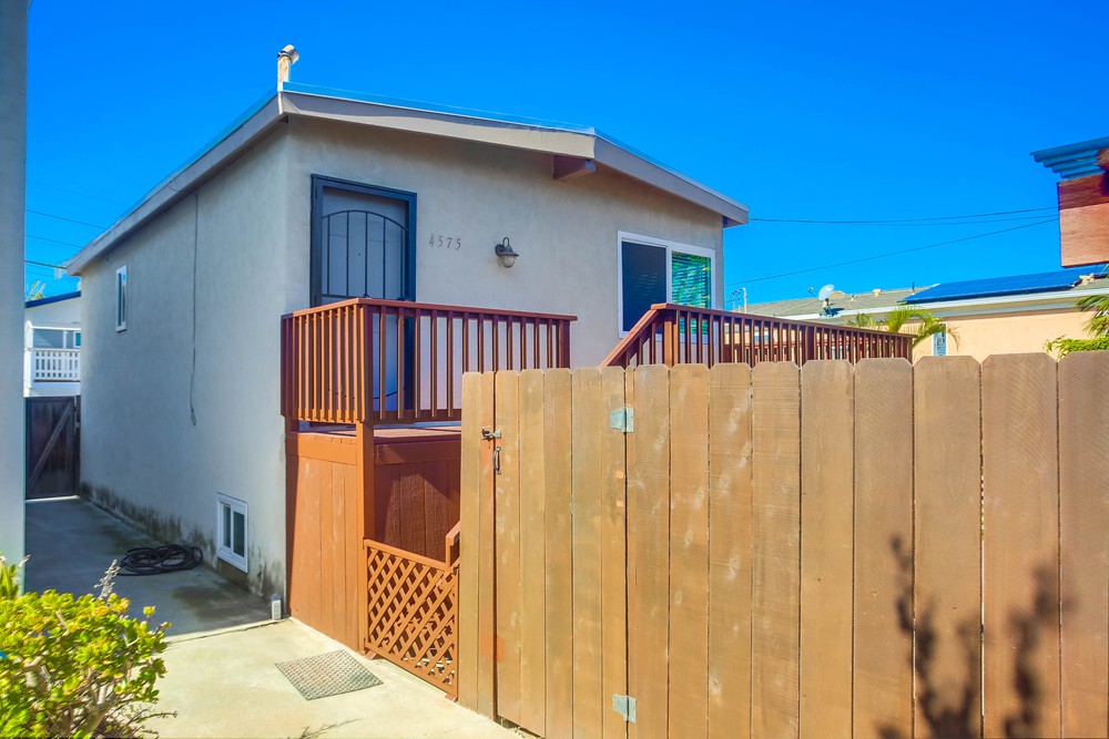 Virtual tour photo 1 of 31 for 4575 Narragansett Ave