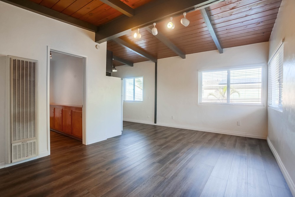 Virtual tour photo 8 of 31 for 4575 Narragansett Ave