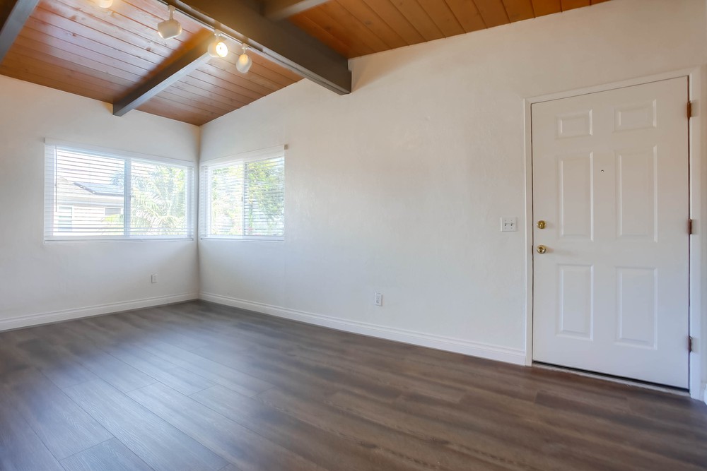 Virtual tour photo 9 of 31 for 4575 Narragansett Ave