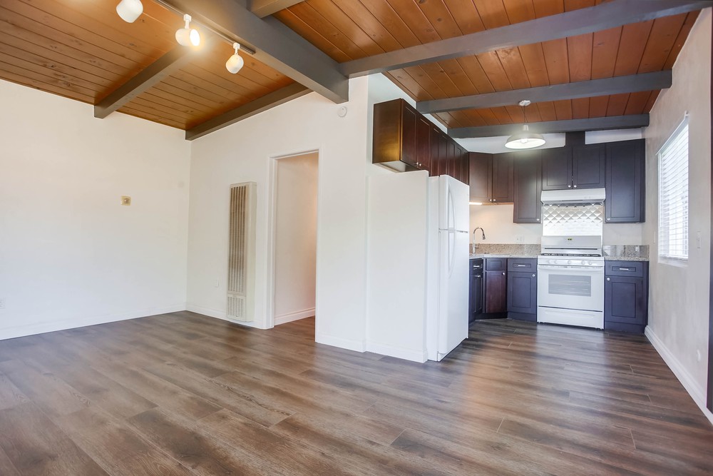 Virtual tour photo 11 of 31 for 4575 Narragansett Ave