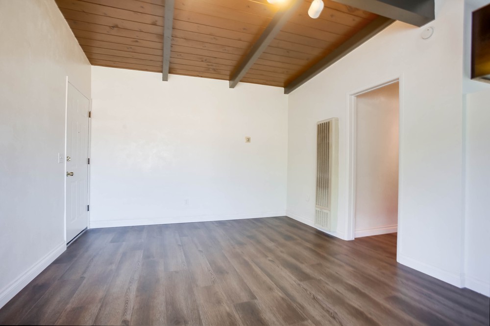 Virtual tour photo 12 of 31 for 4575 Narragansett Ave