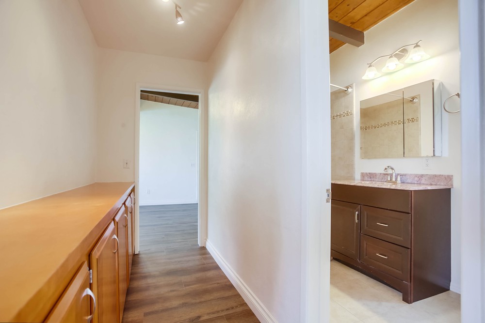 Virtual tour photo 18 of 31 for 4575 Narragansett Ave
