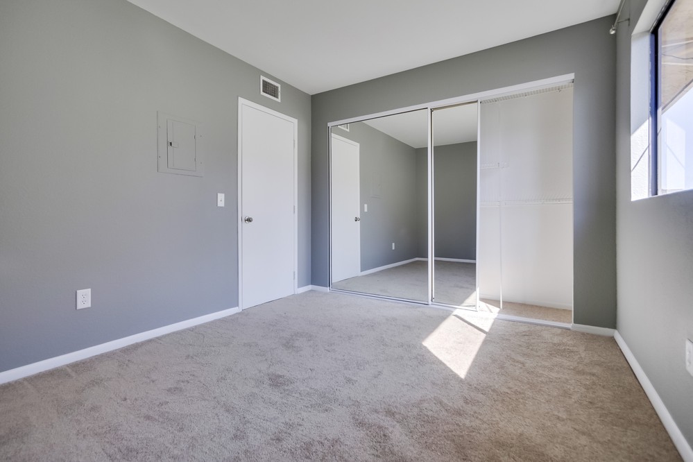 Virtual tour photo 18 of 19 for 4576 Hawley Boulevard #5