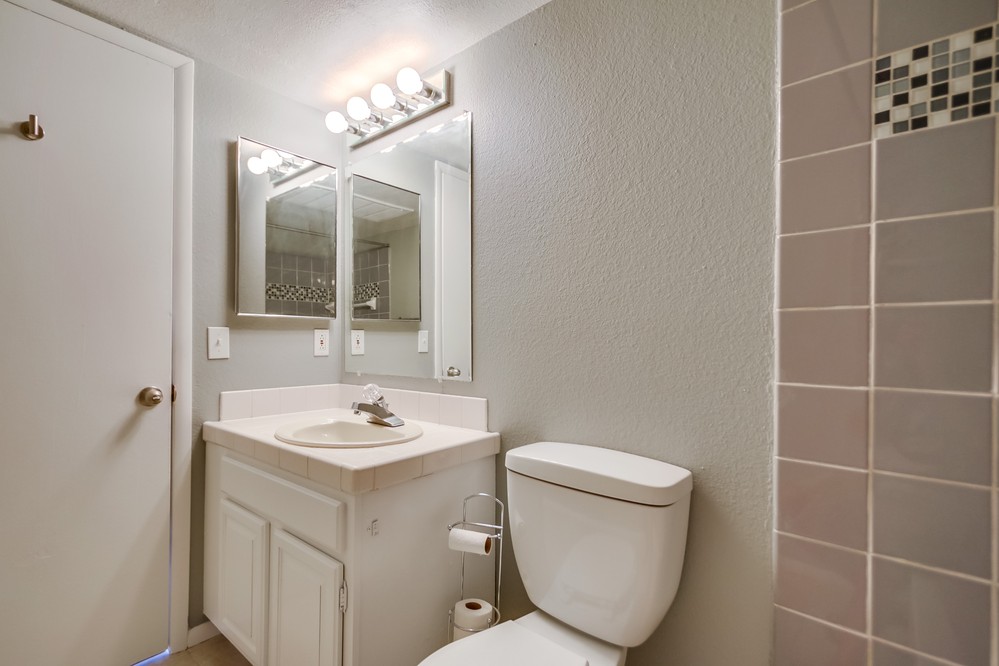 Virtual tour photo 20 of 19 for 4576 Hawley Boulevard #5