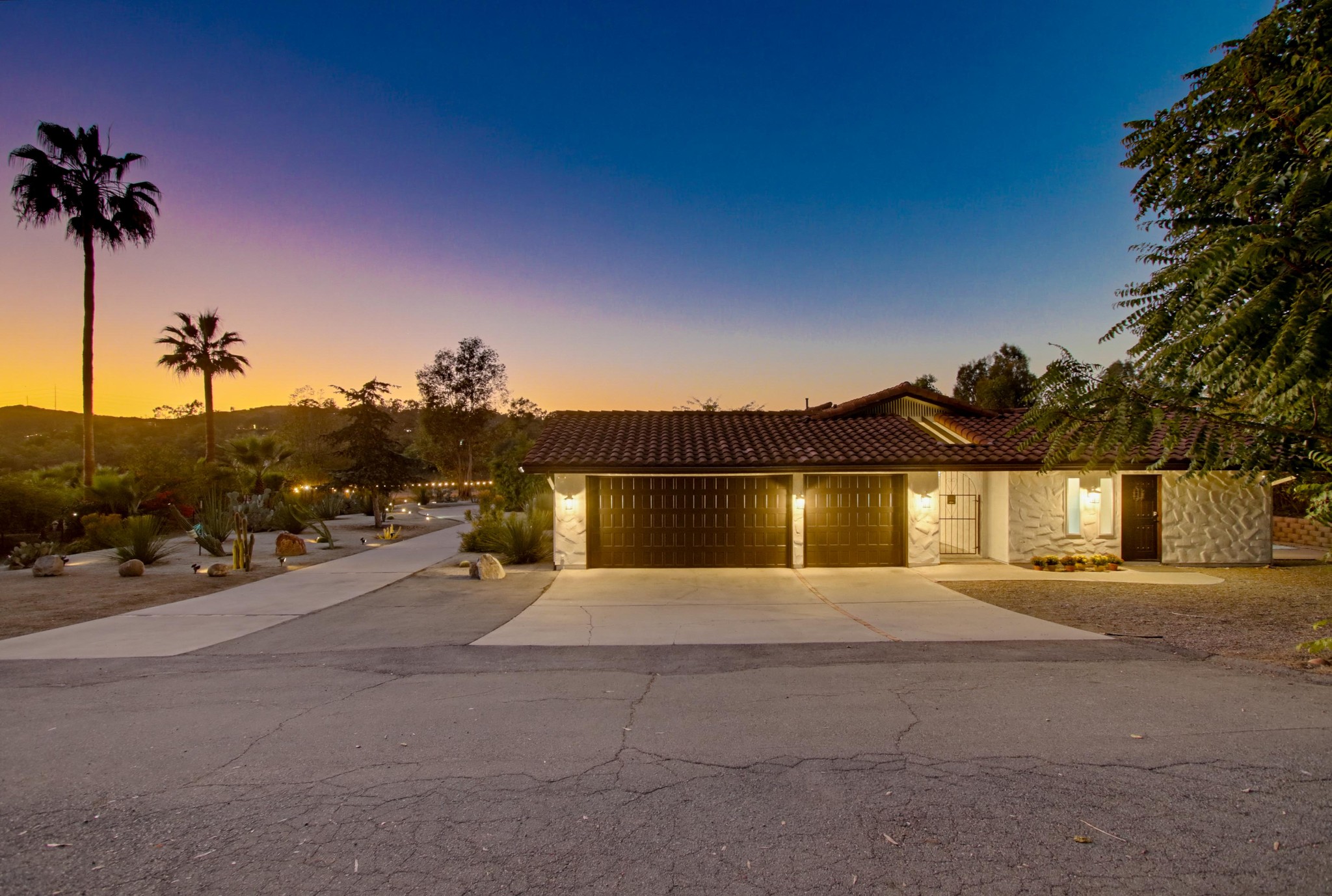 Virtual tour photo 1 of 195 for 4580 El Mirlo