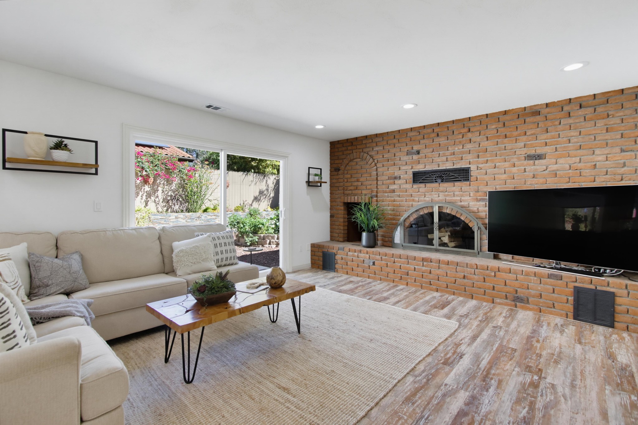 Virtual tour photo 46 of 195 for 4580 El Mirlo