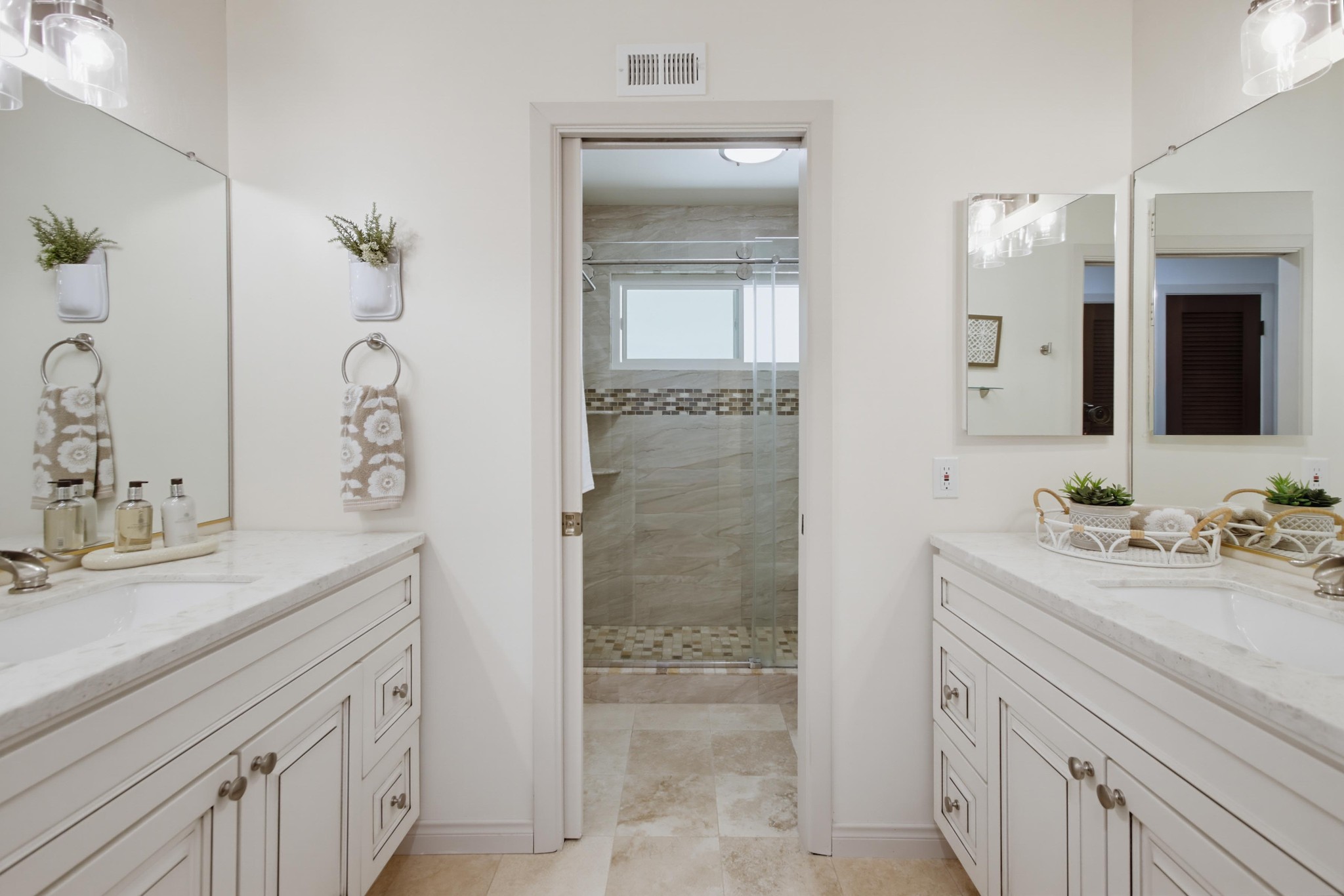 Virtual tour photo 72 of 195 for 4580 El Mirlo
