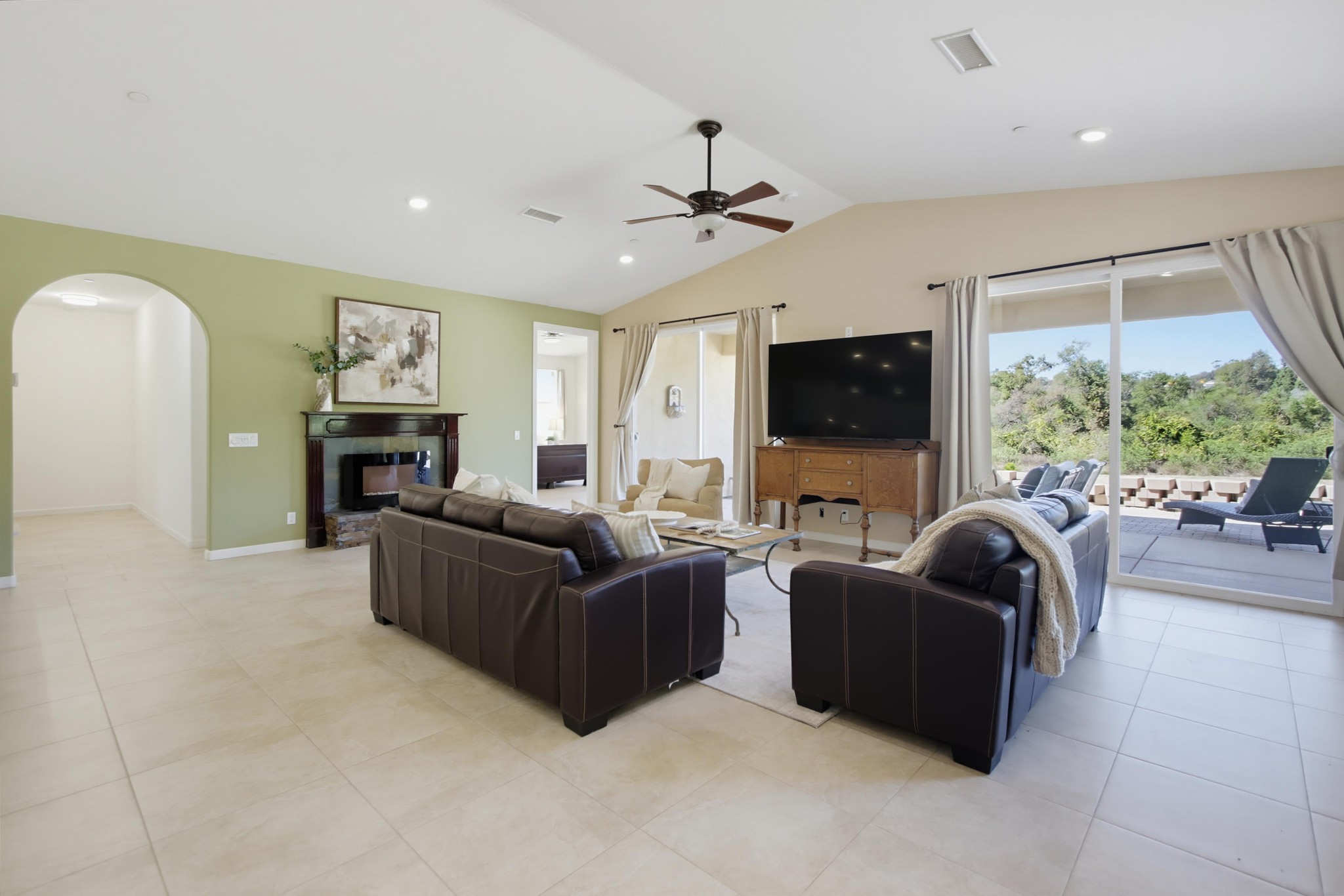 Virtual tour photo 94 of 195 for 4580 El Mirlo