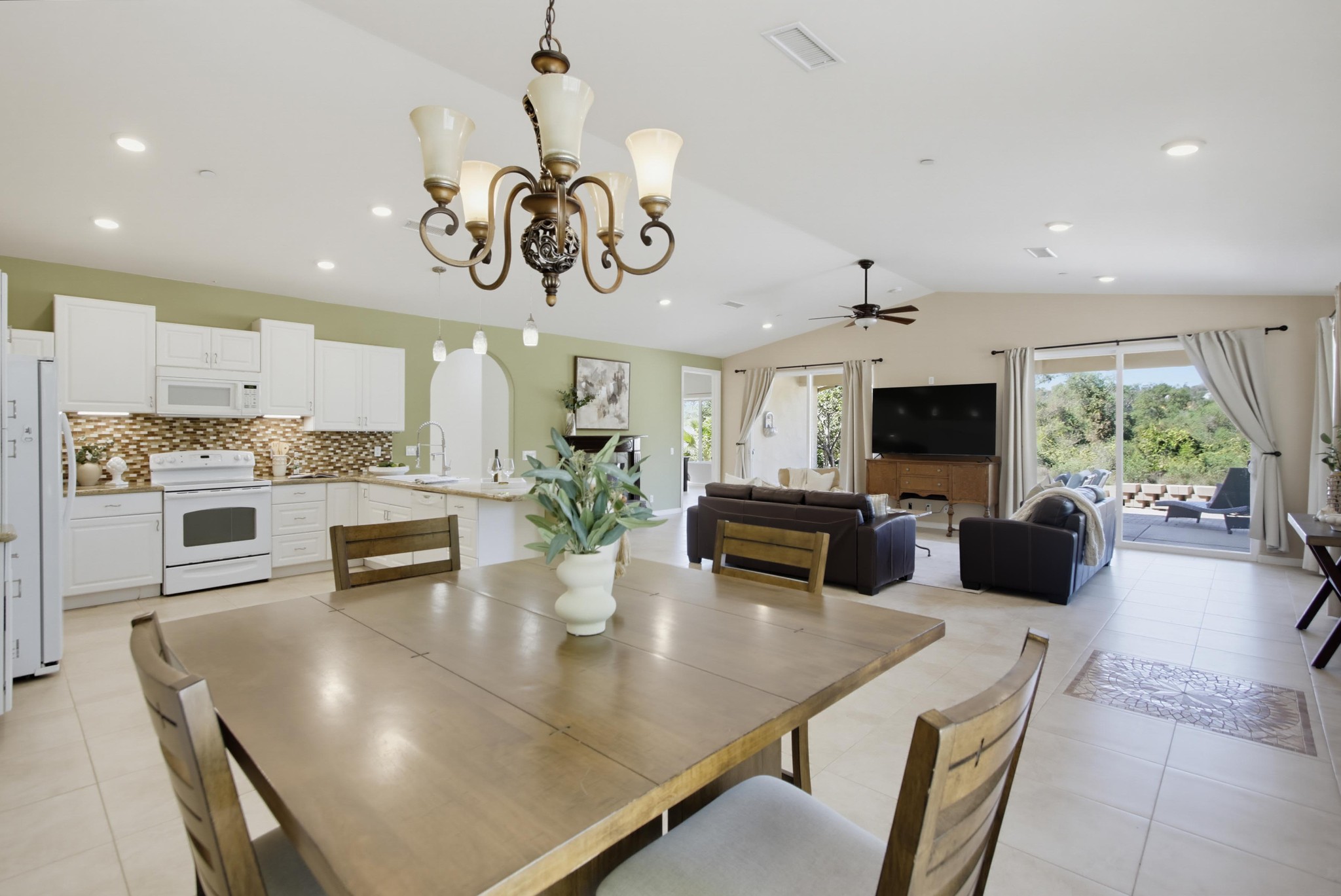 Virtual tour photo 98 of 195 for 4580 El Mirlo