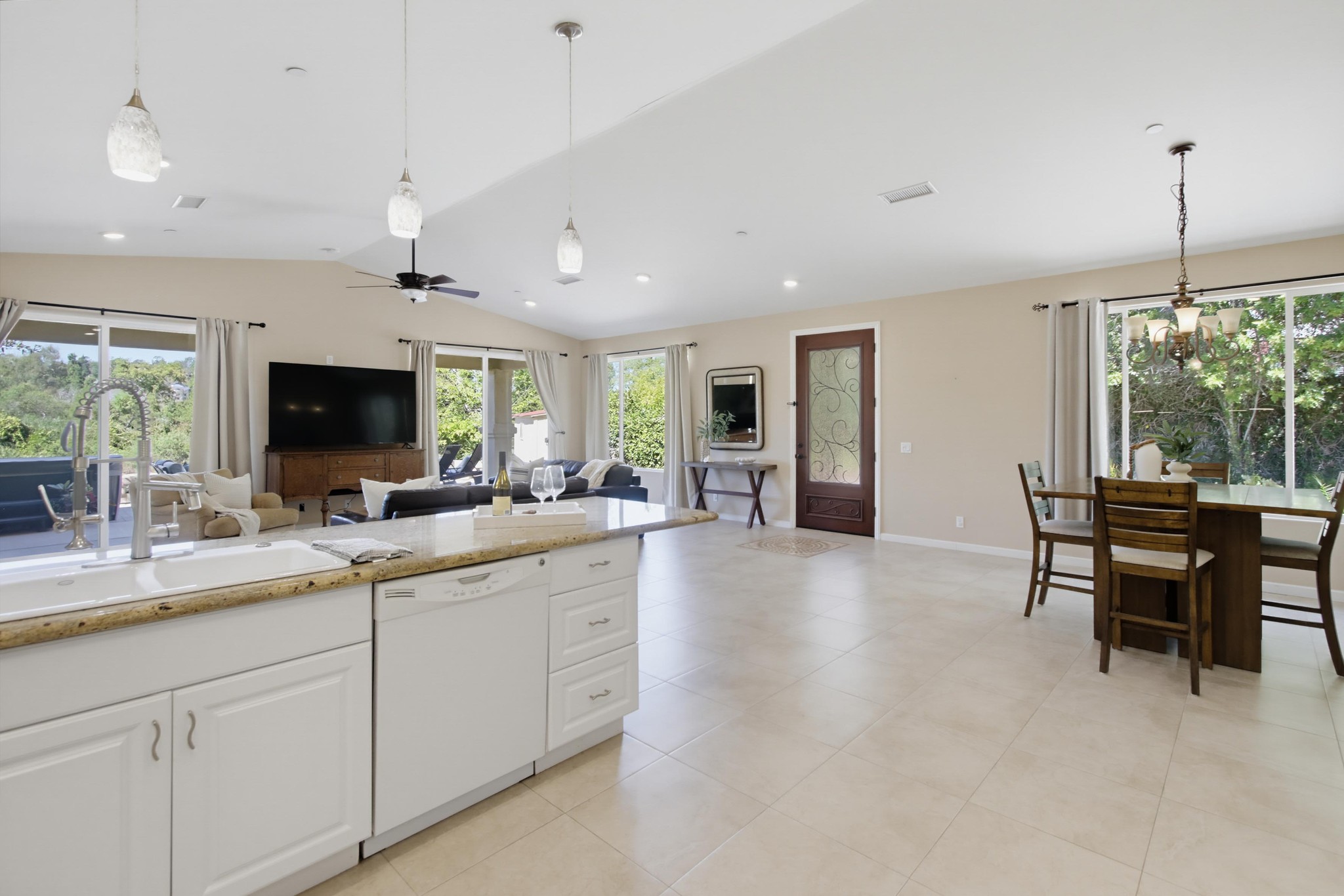 Virtual tour photo 101 of 195 for 4580 El Mirlo