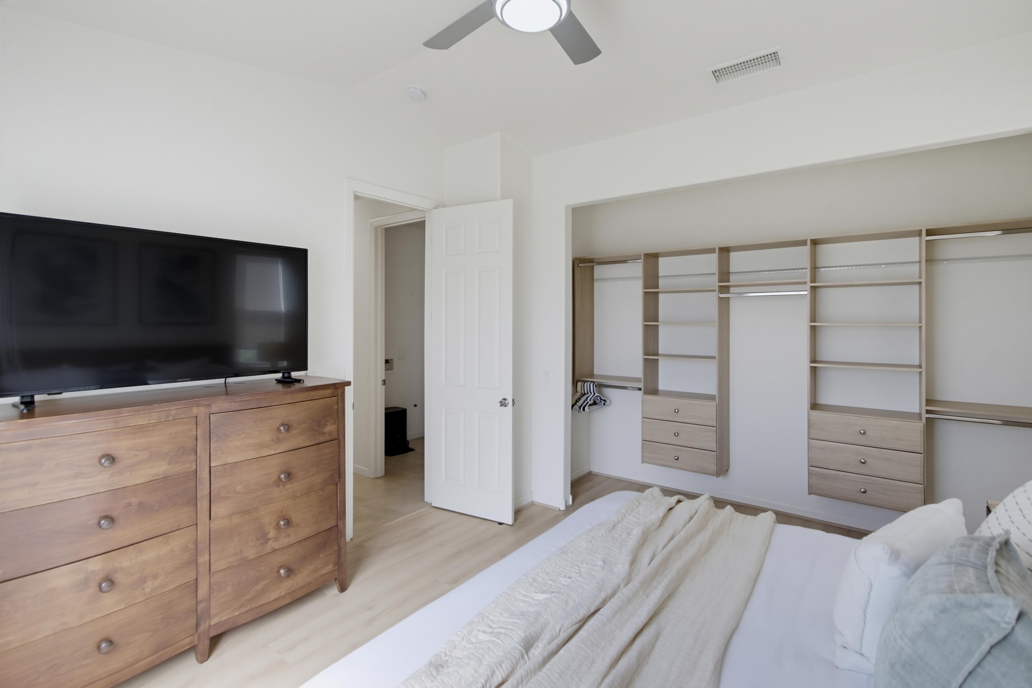 Virtual tour photo 108 of 195 for 4580 El Mirlo