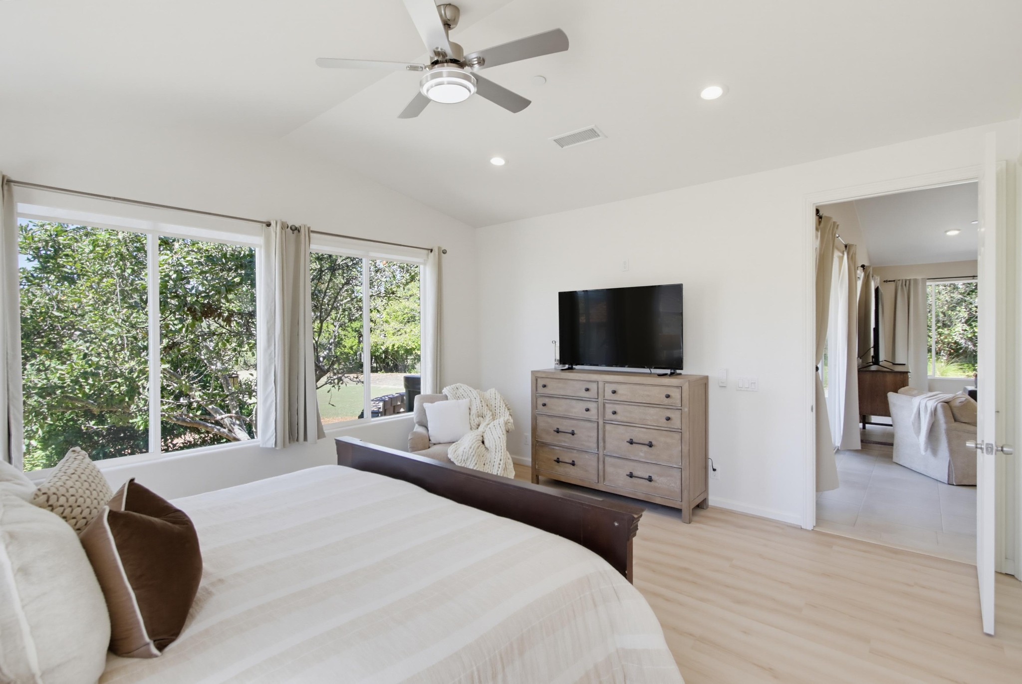 Virtual tour photo 112 of 195 for 4580 El Mirlo