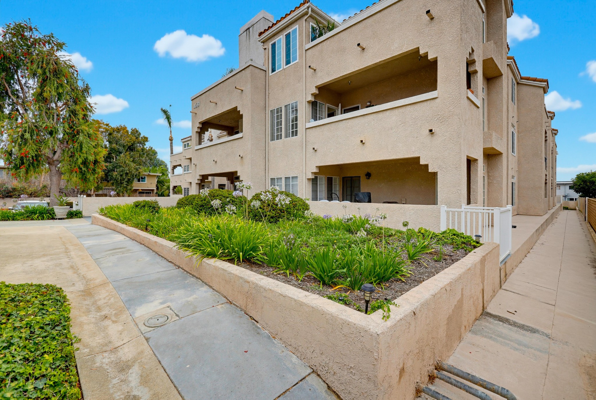 Virtual tour photo 3 of 53 for 4581 Warner Ave Apt 302