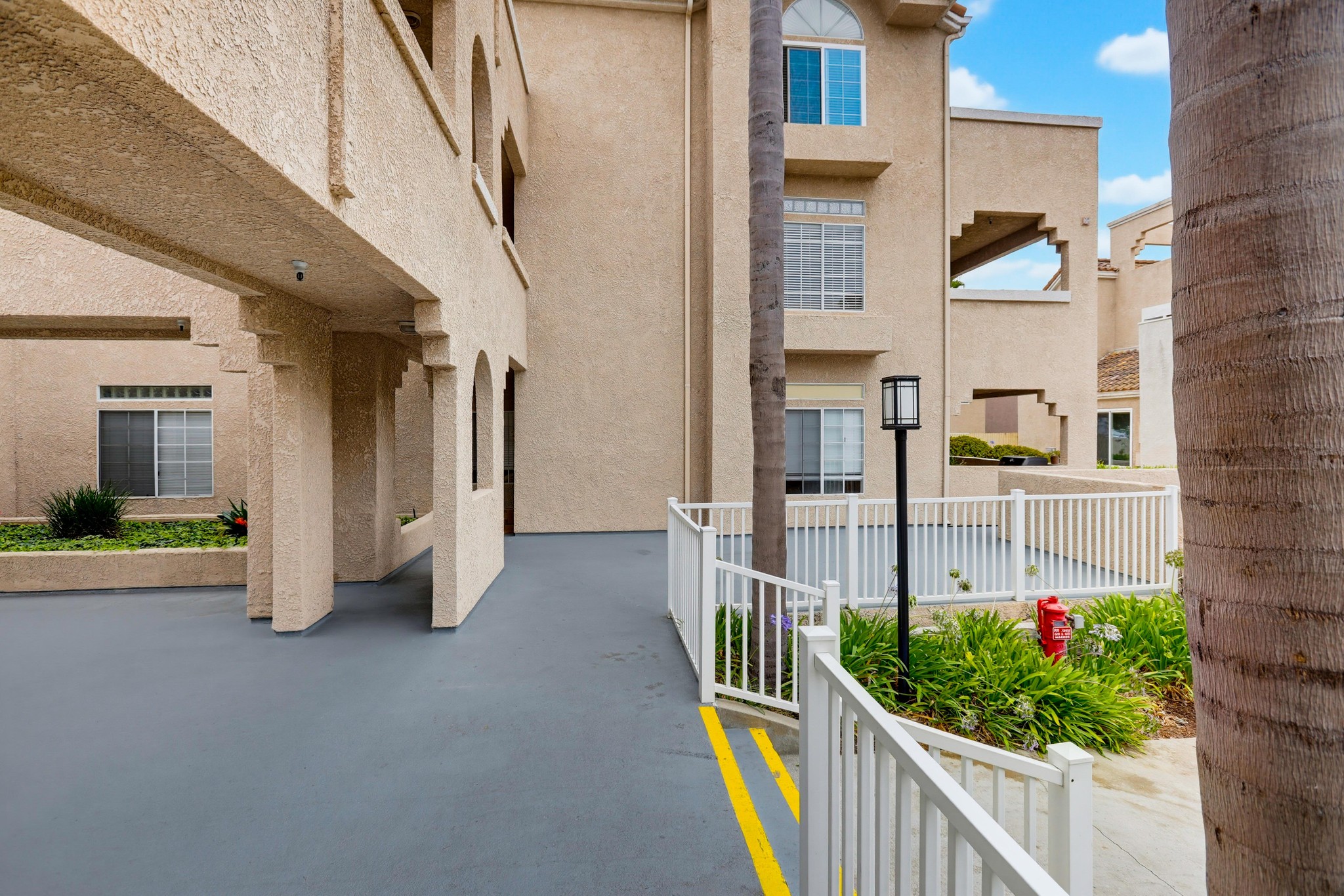 Virtual tour photo 4 of 53 for 4581 Warner Ave Apt 302