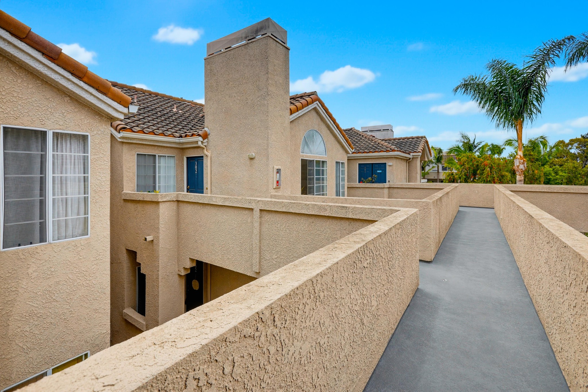 Virtual tour photo 8 of 53 for 4581 Warner Ave Apt 302