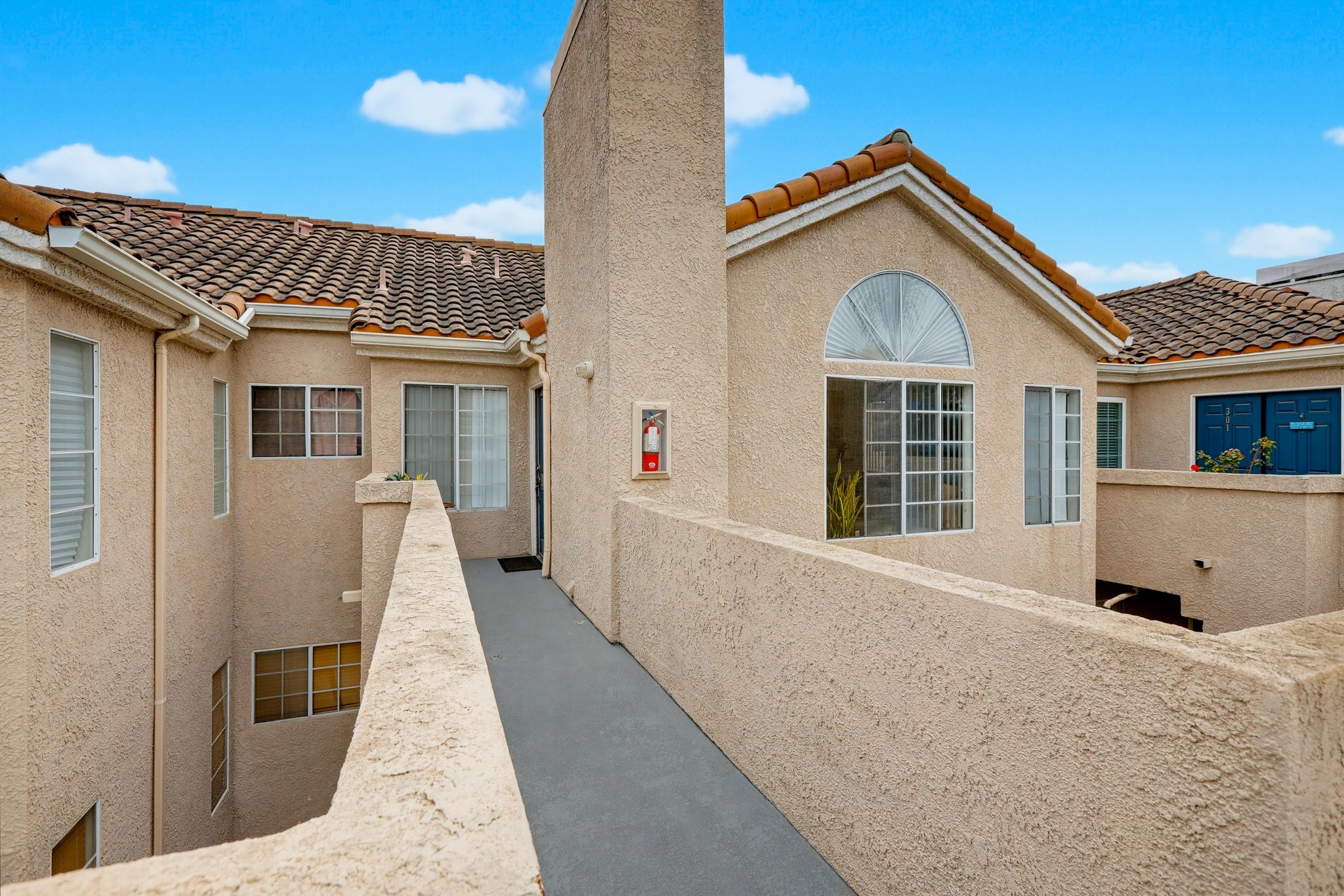 Virtual tour photo 9 of 53 for 4581 Warner Ave Apt 302