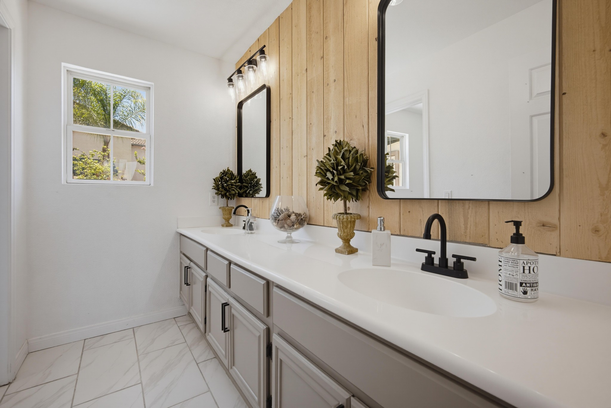 Virtual tour photo 55 of 72 for 45912 Paseo Gallante