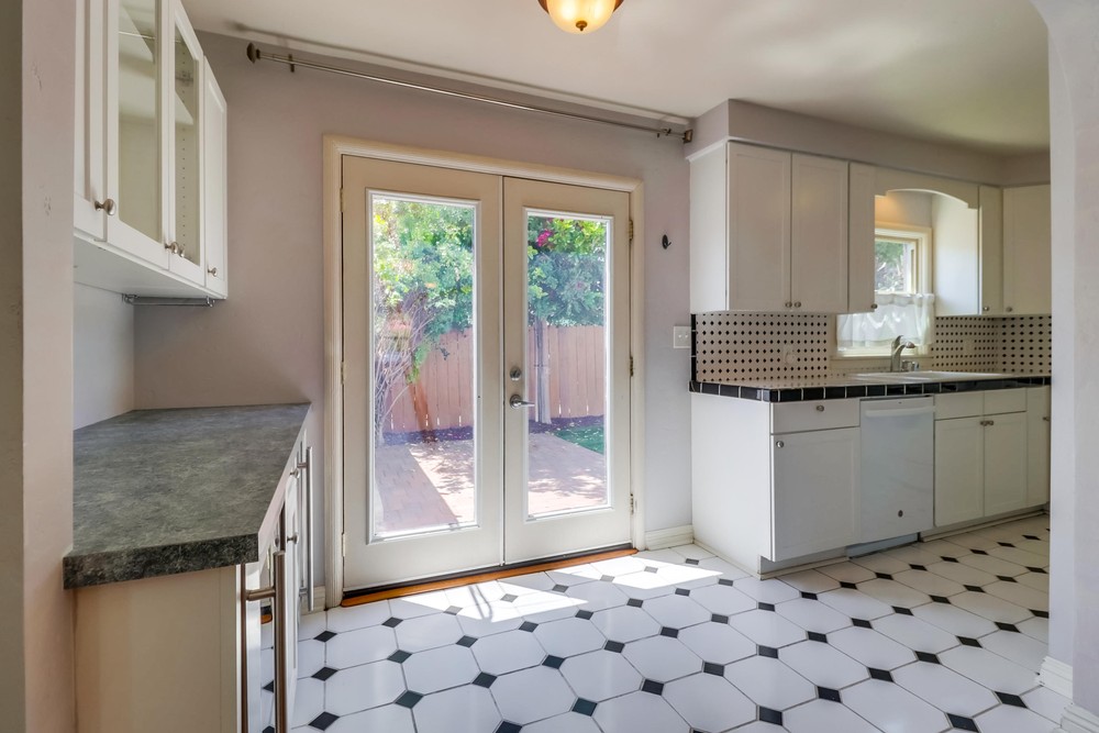 Virtual tour photo 15 of 38 for 4612 Wilson Ave