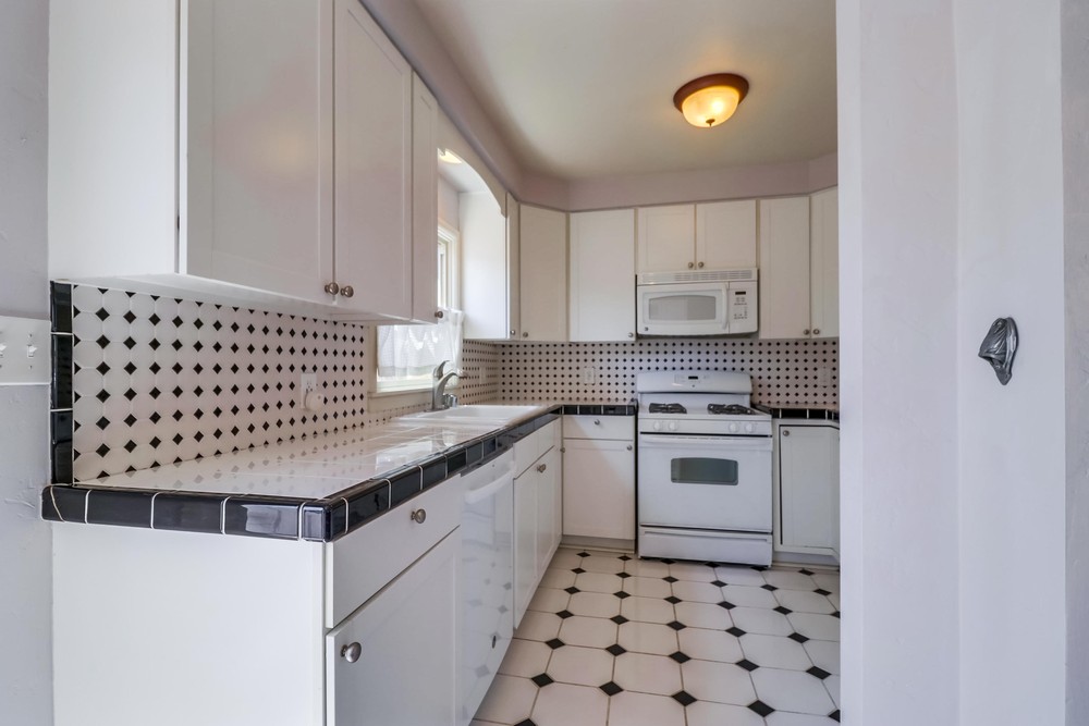 Virtual tour photo 16 of 38 for 4612 Wilson Ave