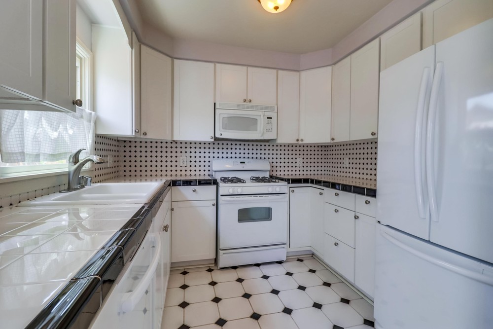 Virtual tour photo 17 of 38 for 4612 Wilson Ave