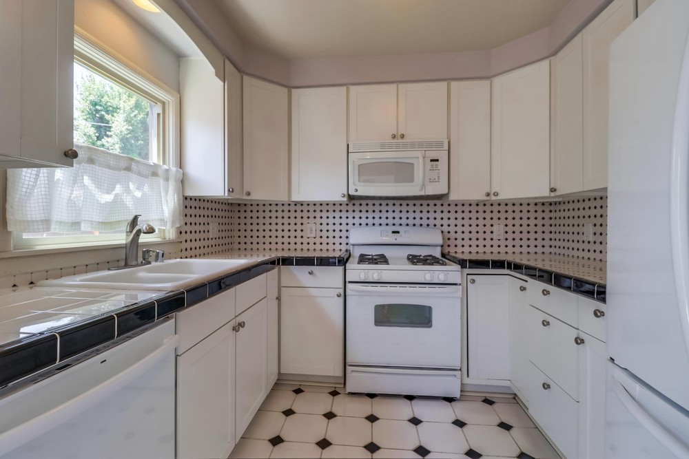 Virtual tour photo 18 of 38 for 4612 Wilson Ave
