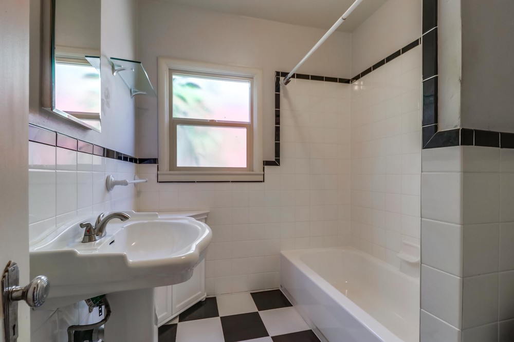 Virtual tour photo 29 of 38 for 4612 Wilson Ave