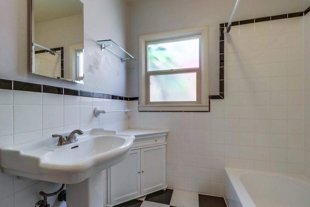 Virtual tour photo 30 of 38 for 4612 Wilson Ave