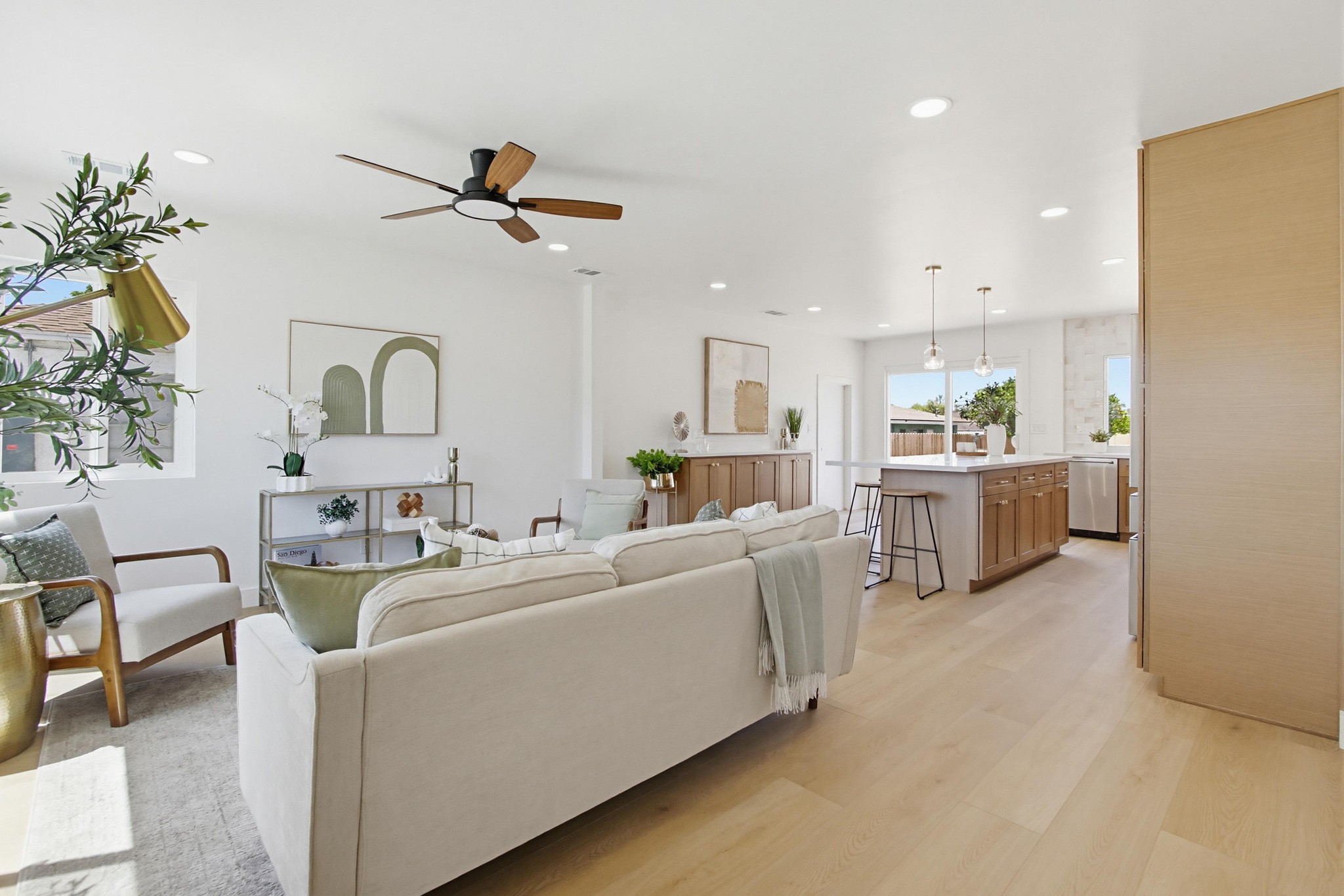 Virtual tour photo 7 of 39 for 4614 Winona Ave