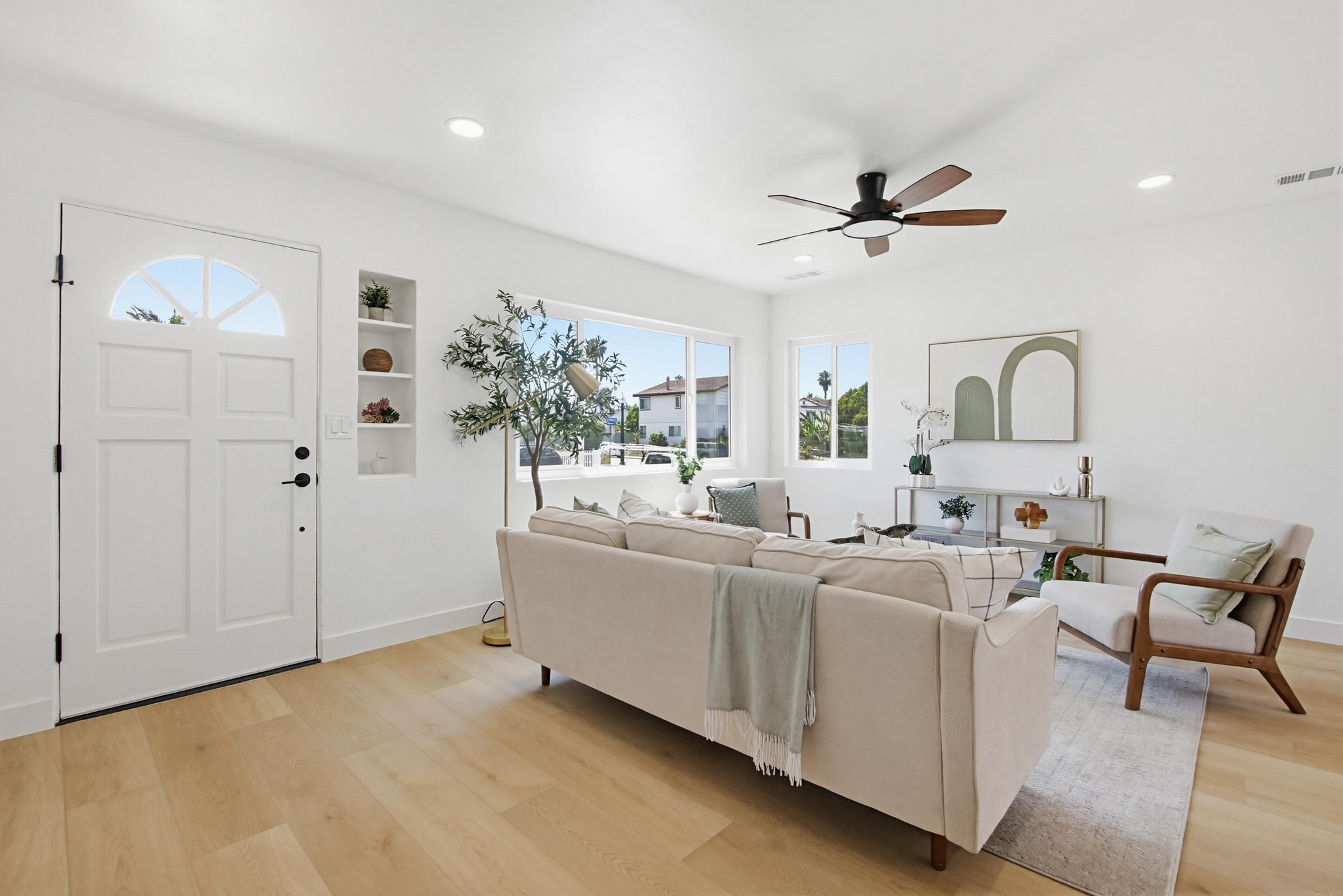 Virtual tour photo 8 of 39 for 4614 Winona Ave