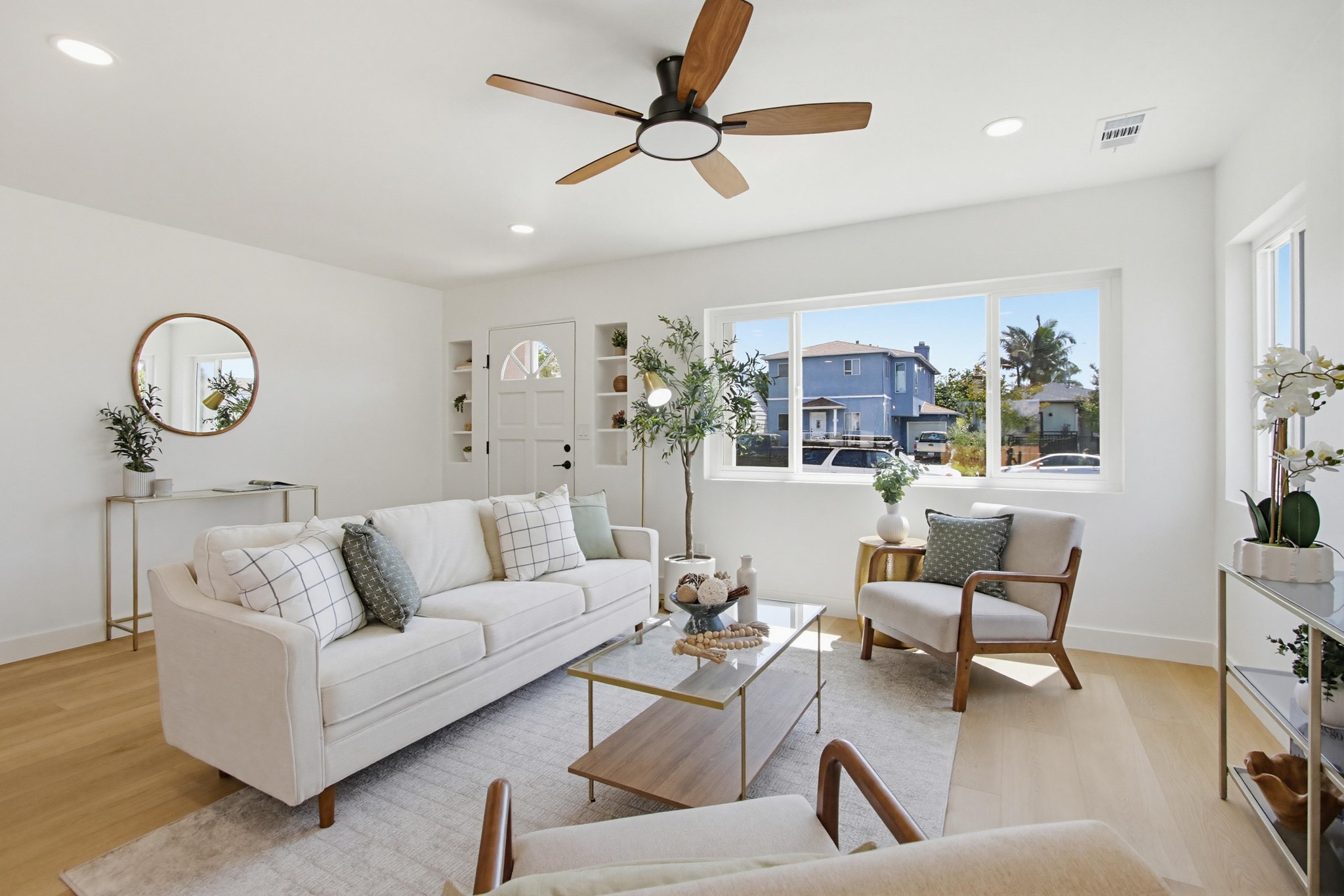 Virtual tour photo 9 of 39 for 4614 Winona Ave