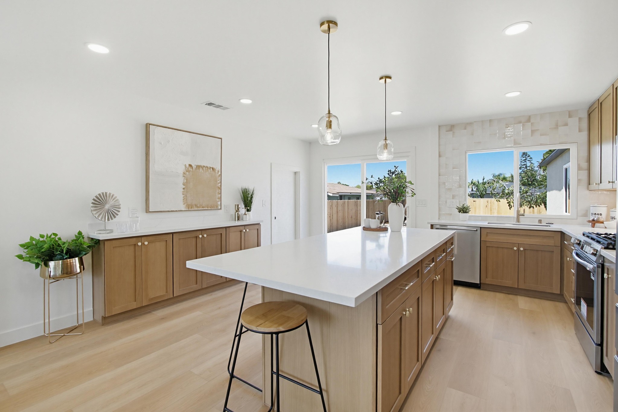 Virtual tour photo 12 of 39 for 4614 Winona Ave