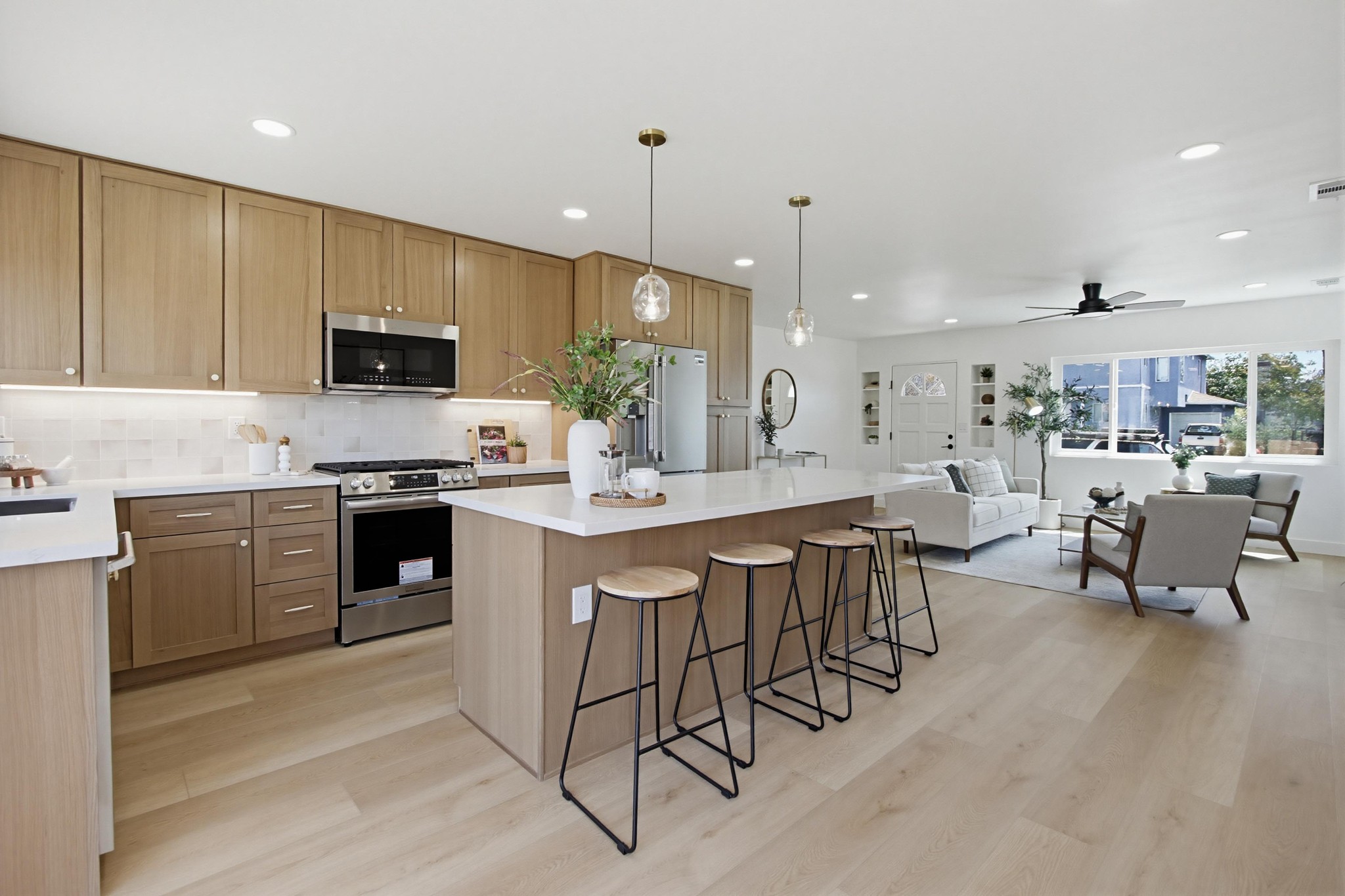 Virtual tour photo 13 of 39 for 4614 Winona Ave