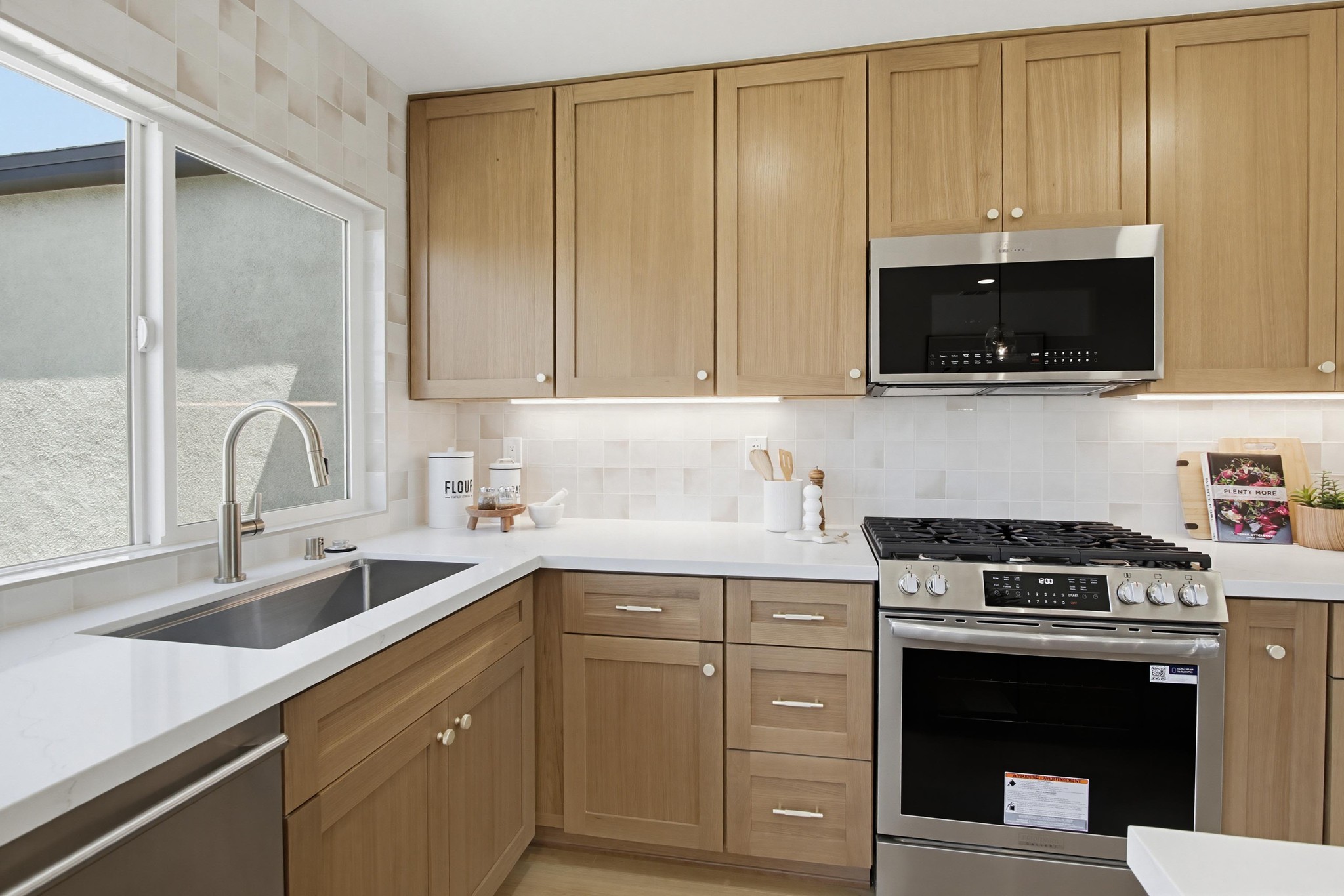 Virtual tour photo 16 of 39 for 4614 Winona Ave