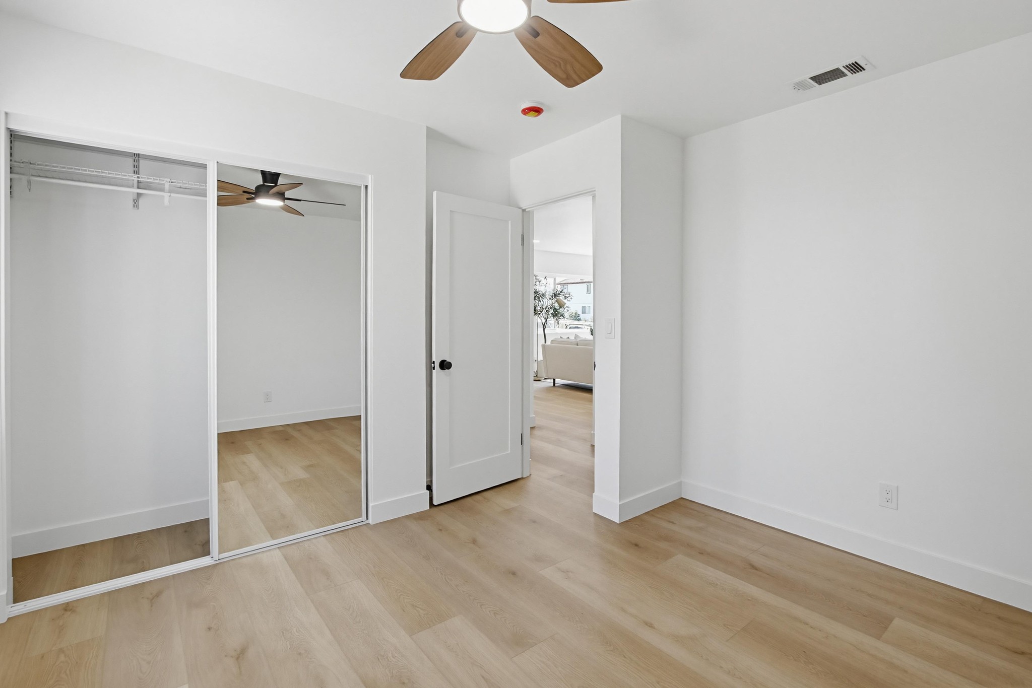 Virtual tour photo 22 of 39 for 4614 Winona Ave