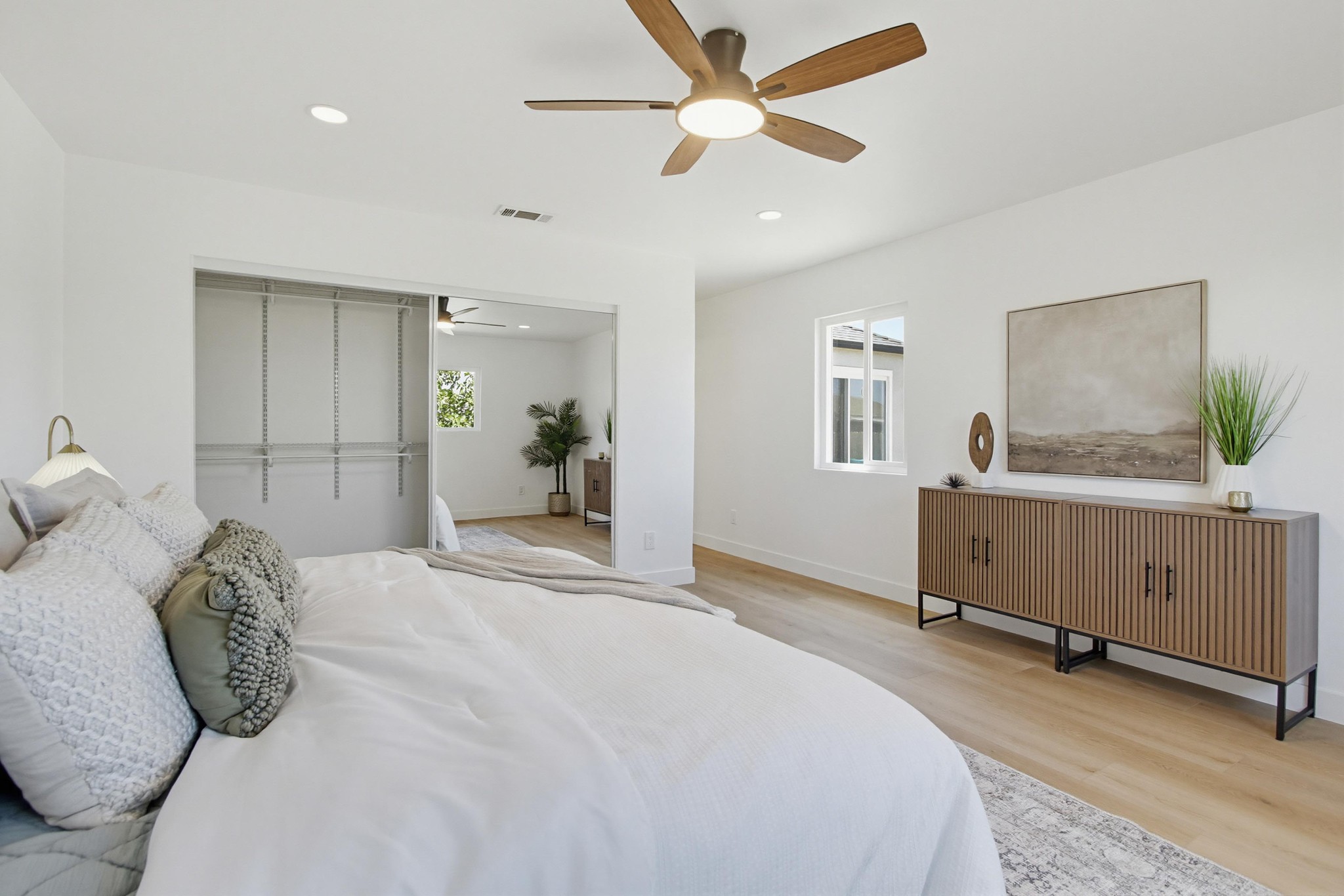 Virtual tour photo 30 of 39 for 4614 Winona Ave