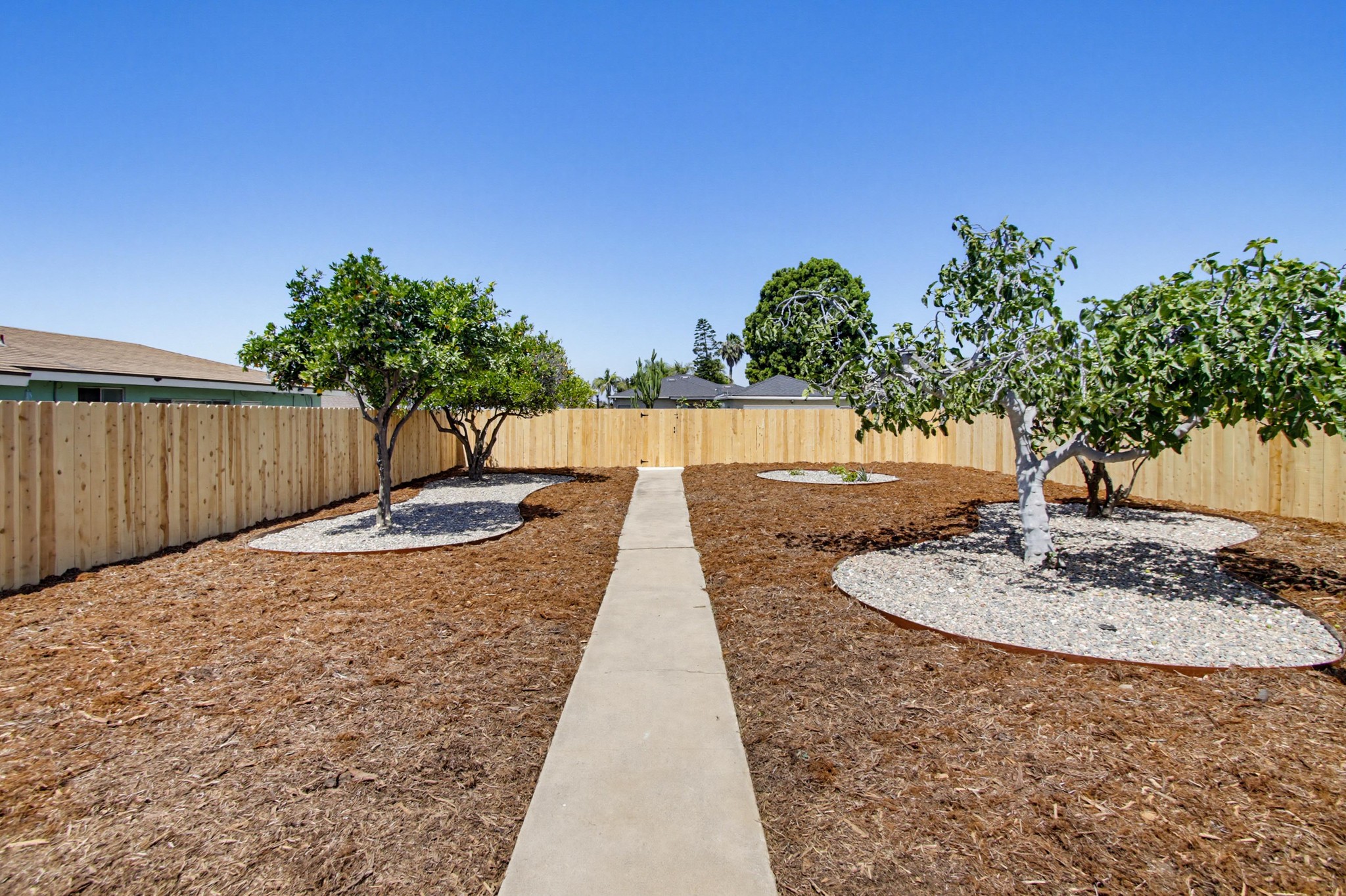 Virtual tour photo 35 of 39 for 4614 Winona Ave
