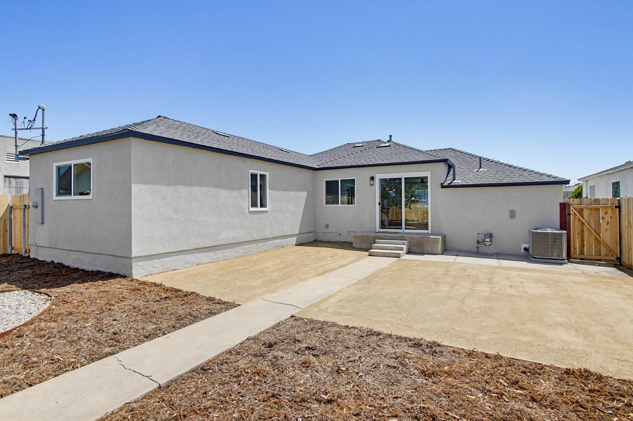 Virtual tour photo 39 of 39 for 4614 Winona Ave