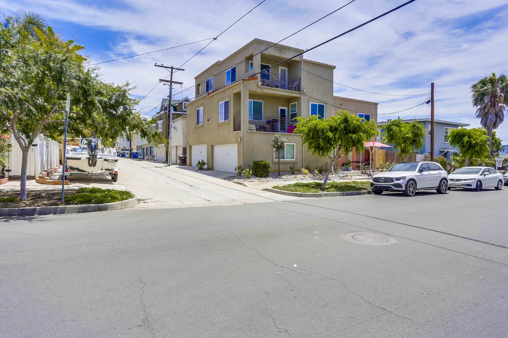 Virtual tour photo 3 of 39 for 4615 Dawes St