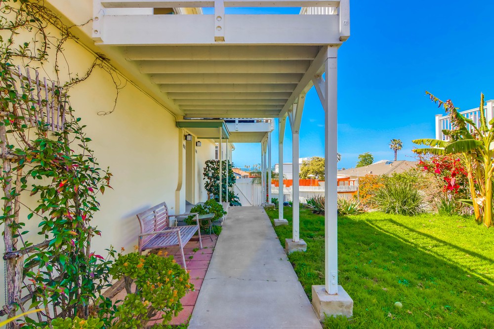 Virtual tour photo 6 of 43 for 4621 Santa Monica Ave